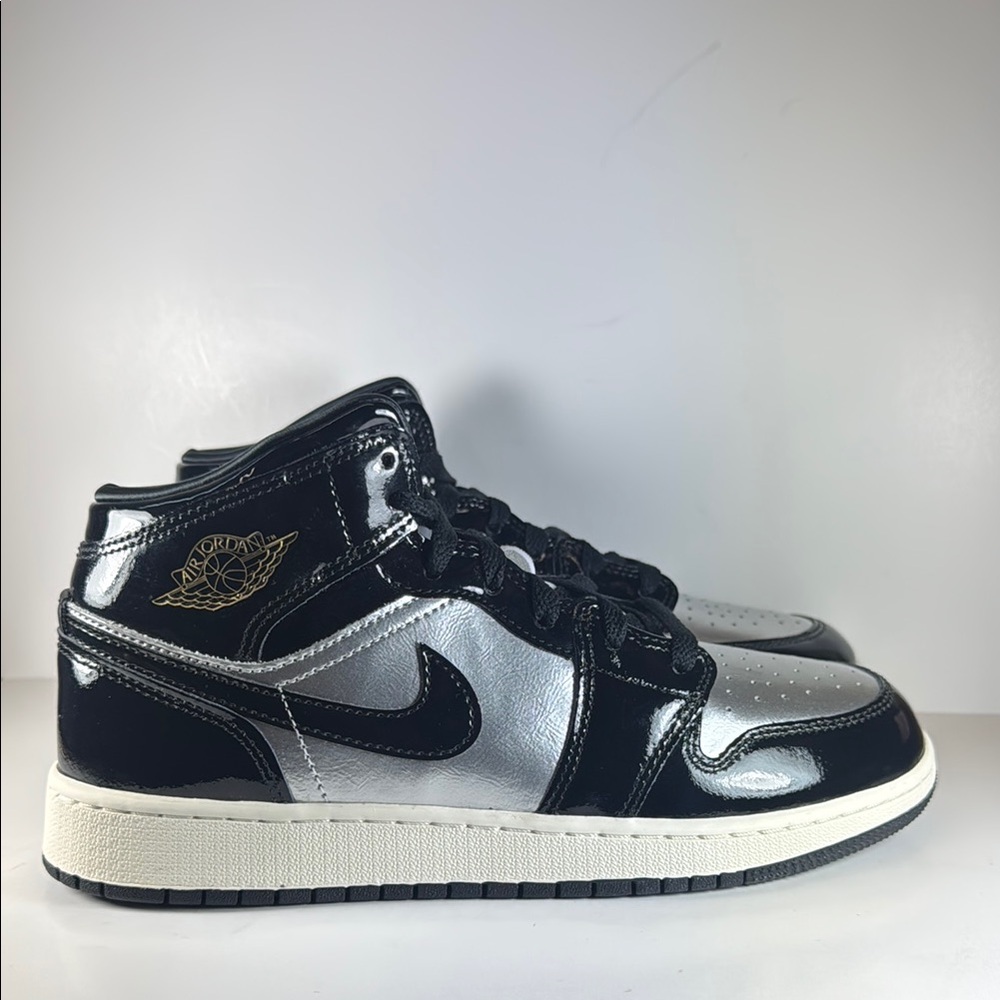 Nike Air Jordan 1 Mid Black Metallic Silver Gold Big Kid’s Size 6.5 Sneakers